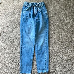 Hollister size 0R/24 ultra high-rise mom jean